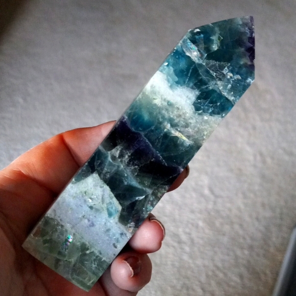 Beautiful Feather Fluorite with Druzy and Rainbows Crystal Tower. - Picture 9 of 13